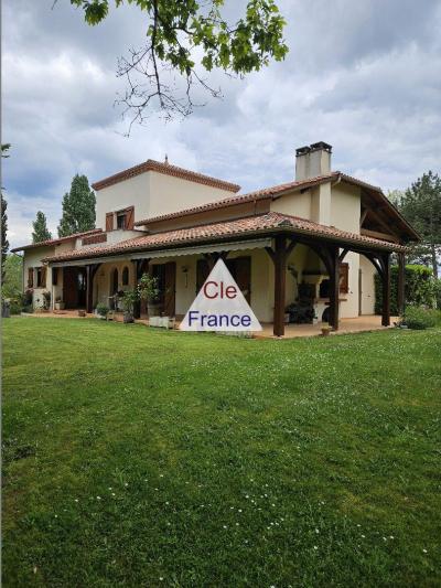 Rare Ensemble Immobilier Tout Proche Du Centre-ville D\'eauze