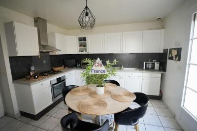 Maison Familiale Moderne  Quartier Residentiel Du Plateau