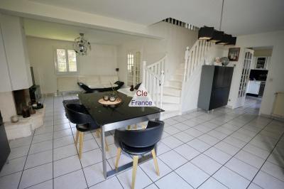 Maison Familiale Moderne  Quartier Residentiel Du Plateau