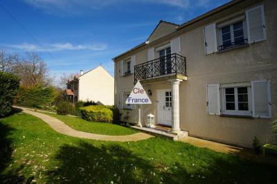 Maison Familiale Moderne  Quartier Residentiel Du Plateau