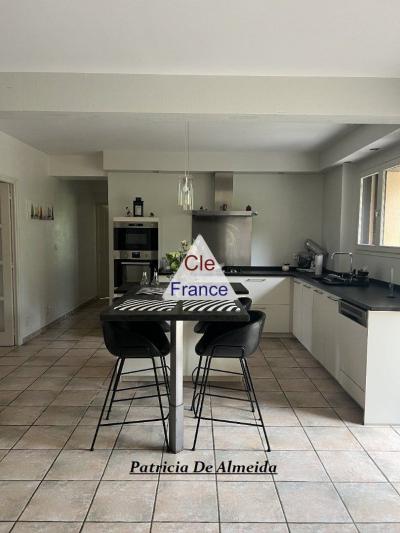 A Vendre à Salies-de-bearn - Maison De Charme 213 M2 Sur 2500 M2 De Terrain