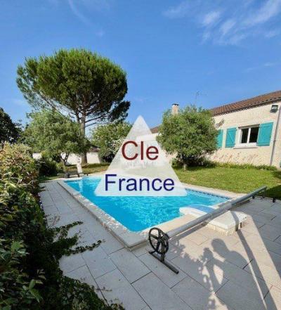 Centre Lavaur: Maison De Plain-pied De 114 M² Avec Piscine Et Jardin Arbore
