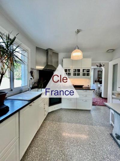 Centre Lavaur: Maison De Plain-pied De 114 M² Avec Piscine Et Jardin Arbore