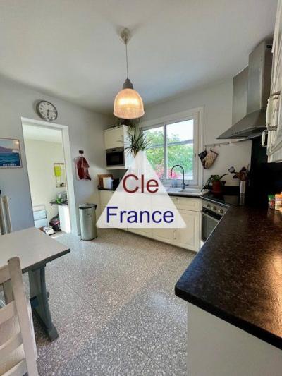 Centre Lavaur: Maison De Plain-pied De 114 M² Avec Piscine Et Jardin Arbore