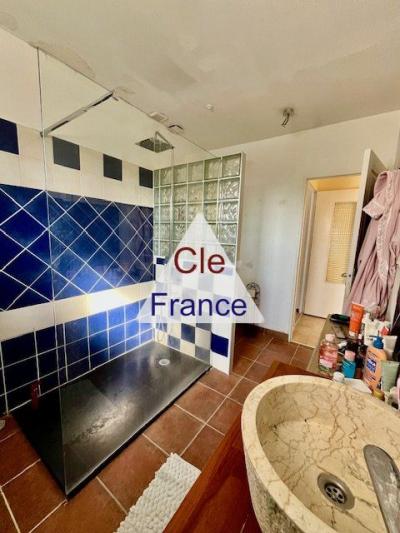 Centre Lavaur: Maison De Plain-pied De 114 M² Avec Piscine Et Jardin Arbore