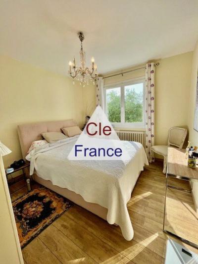 Centre Lavaur: Maison De Plain-pied De 114 M² Avec Piscine Et Jardin Arbore