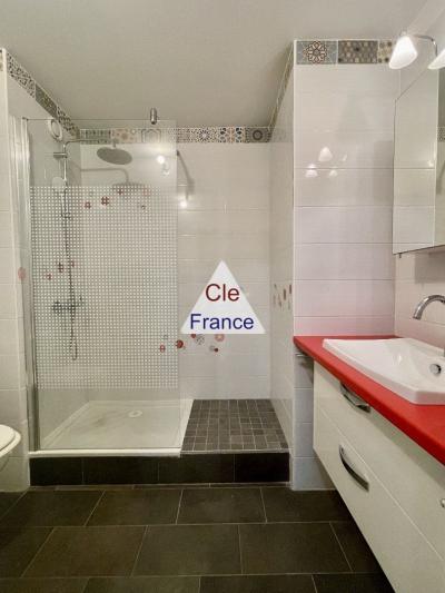 Appartement Renove En Duplex, Surface De 74 M2 Et Un Stationnement En Sous-sol, Vue Degagee, Au Ca