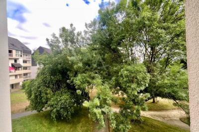 Appartement Renove En Duplex, Surface De 74 M2 Et Un Stationnement En Sous-sol, Vue Degagee, Au Ca
