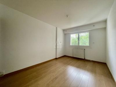 Appartement Renove En Duplex, Surface De 74 M2 Et Un Stationnement En Sous-sol, Vue Degagee, Au Ca