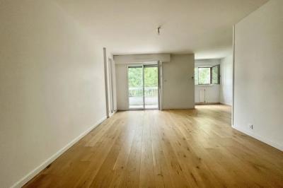 Appartement Renove En Duplex, Surface De 74 M2 Et Un Stationnement En Sous-sol, Vue Degagee, Au Ca