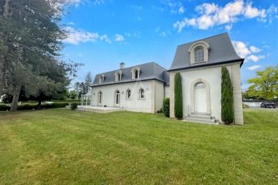 Maison Familiale De Surface Totale De 350 M2 Dont 244 M2 Au Sol Terrain D\'environ 2000 M2 Proche