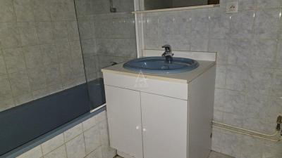 T3 Traversant Avec Balcon  Centre-ville D\'albertville (73200)