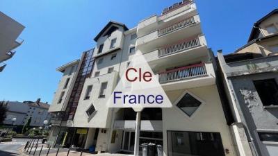 // Appartement 79 M² // Ascenseur // 2 Grandes Chambres // Cuisine Equipee Et Amenagee // Terrasse 