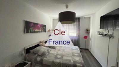 // Appartement 79 M² // Ascenseur // 2 Grandes Chambres // Cuisine Equipee Et Amenagee // Terrasse