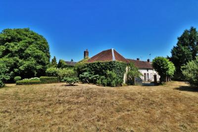 Elegante Maison De Maître Avec Parc Et Piscine