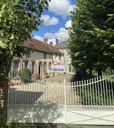 Elegante Maison De Maître Avec Parc Et Piscine