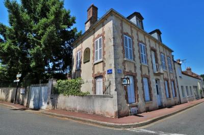 Elegante Maison De Maître Avec Parc Et Piscine