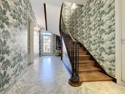 Elegante Maison De Maître Avec Parc Et Piscine