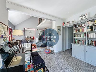 Nouveaute à Saint-eliph : Villa D\'architecte Avec Piscine Sur 9592 M² De Terrain