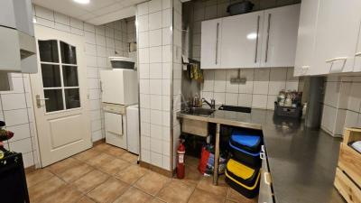 Superbe Maison Familiale T6 De 160 M² Avec Piscine, Annexes Et Grands Exterieurs  Entre Albertville