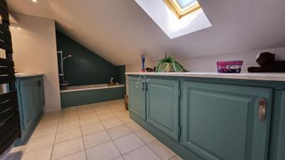 Superbe Maison Familiale T6 De 160 M² Avec Piscine, Annexes Et Grands Exterieurs  Entre Albertville