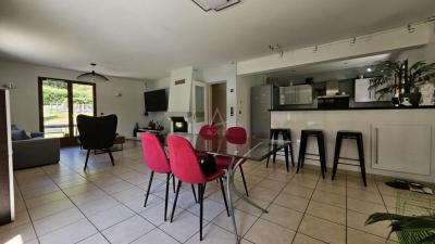 Superbe Maison Familiale T6 De 160 M² Avec Piscine, Annexes Et Grands Exterieurs  Entre Albertville