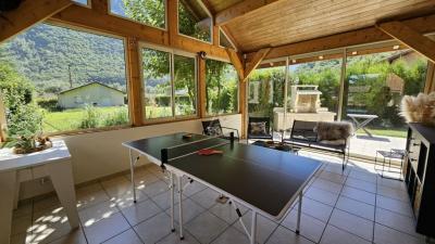Superbe Maison Familiale T6 De 160 M² Avec Piscine, Annexes Et Grands Exterieurs  Entre Albertville