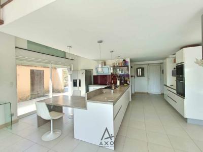 Propriete Avec 2 Maisons Grange Et Piscine