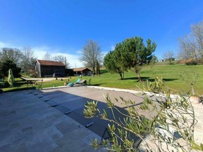 Propriete Avec 2 Maisons Grange Et Piscine