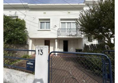 Royan Centre, Maison De Ville, à 200 Metres Des Commerces Et 350 Metres De La Plage.