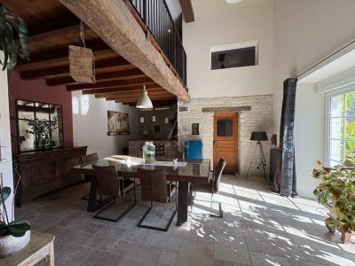 Fleurac. Maison Ancienne De Type 7 Pieces Renovee Avec Gout Sur Une Parcelle De 1375 M² Avec Grange