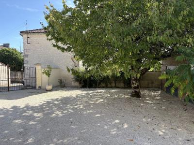 Fleurac. Maison Ancienne De Type 7 Pieces Renovee Avec Gout Sur Une Parcelle De 1375 M² Avec Grange