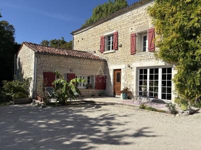 Fleurac. Maison Ancienne De Type 7 Pieces Renovee Avec Gout Sur Une Parcelle De 1375 M² Avec Grange