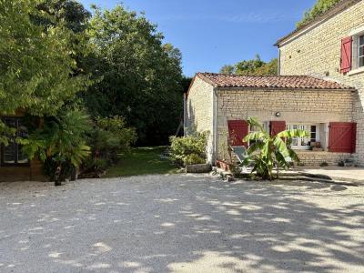 Fleurac. Maison Ancienne De Type 7 Pieces Renovee Avec Gout Sur Une Parcelle De 1375 M² Avec Grange