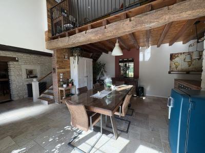 Fleurac. Maison Ancienne De Type 7 Pieces Renovee Avec Gout Sur Une Parcelle De 1375 M² Avec Grange