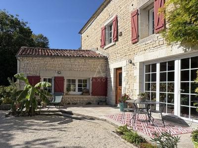 Fleurac. Maison Ancienne De Type 7 Pieces Renovee Avec Gout Sur Une Parcelle De 1375 M² Avec Grange