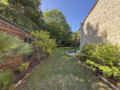 Fleurac. Maison Ancienne De Type 7 Pieces Renovee Avec Gout Sur Une Parcelle De 1375 M² Avec Grange