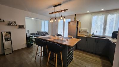 Albertville (73200)  T3 Renove Avec Parking Dans Residence Securisee