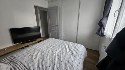 Albertville (73200)  T3 Renove Avec Parking Dans Residence Securisee