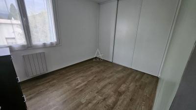 Albertville (73200)  T3 Renove Avec Parking Dans Residence Securisee