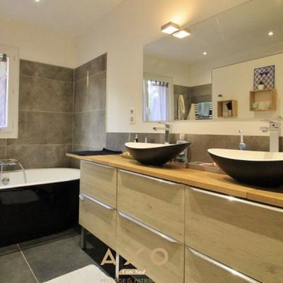 NÎmes (30900)  Villa 165 M²  Terrain 5 000 M²  Piscine  Au Calme - 445 000 Euros