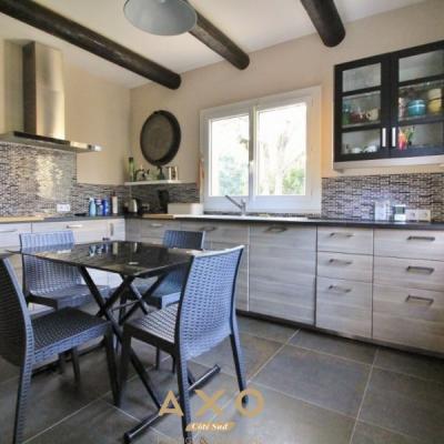 NÎmes (30900)  Villa 165 M²  Terrain 5 000 M²  Piscine  Au Calme - 445 000 Euros