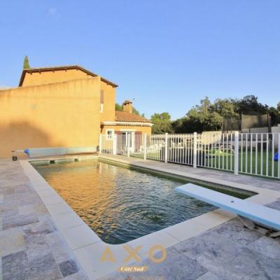 NÎmes (30900)  Villa 165 M²  Terrain 5 000 M²  Piscine  Au Calme - 445 000 Euros