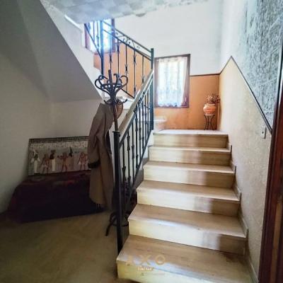 Uzes - Villa - T9 - 242 M2 - Piscinable - Grand Garage - Jardin 1655 M2 - 620 000