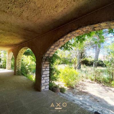 Uzes - Villa - T9 - 242 M2 - Piscinable - Grand Garage - Jardin 1655 M2 - 620 000