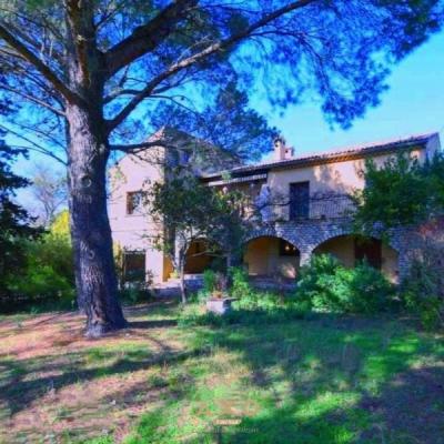 Uzes - Villa - T9 - 242 M2 - Piscinable - Grand Garage - Jardin 1655 M2 - 620 000