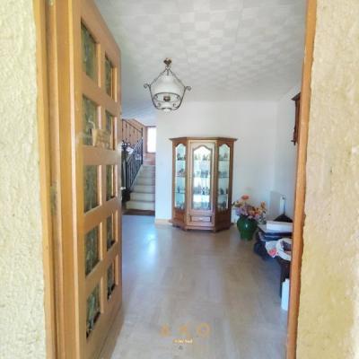 Uzes - Villa - T9 - 242 M2 - Piscinable - Grand Garage - Jardin 1655 M2 - 620 000
