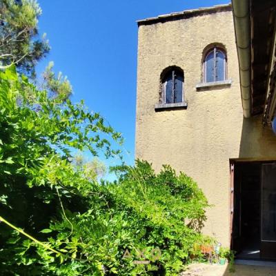 Uzes - Villa - T9 - 242 M2 - Piscinable - Grand Garage - Jardin 1655 M2 - 620 000