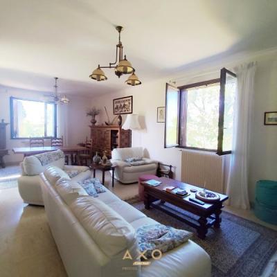 Uzes - Villa - T9 - 242 M2 - Piscinable - Grand Garage - Jardin 1655 M2 - 620 000