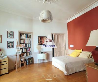 NÎmes  Appartement Haussmannien Renove  160 M²  3 Chambres  Garage  HÔtel Particulier Xixe  1e